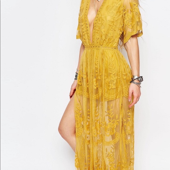 Deep-V Lace Maxi - Picture 4 of 8